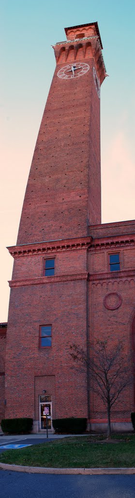 Clock Tower of Republican-American, former Railroad Station at Waterbury, CT, Уотербури