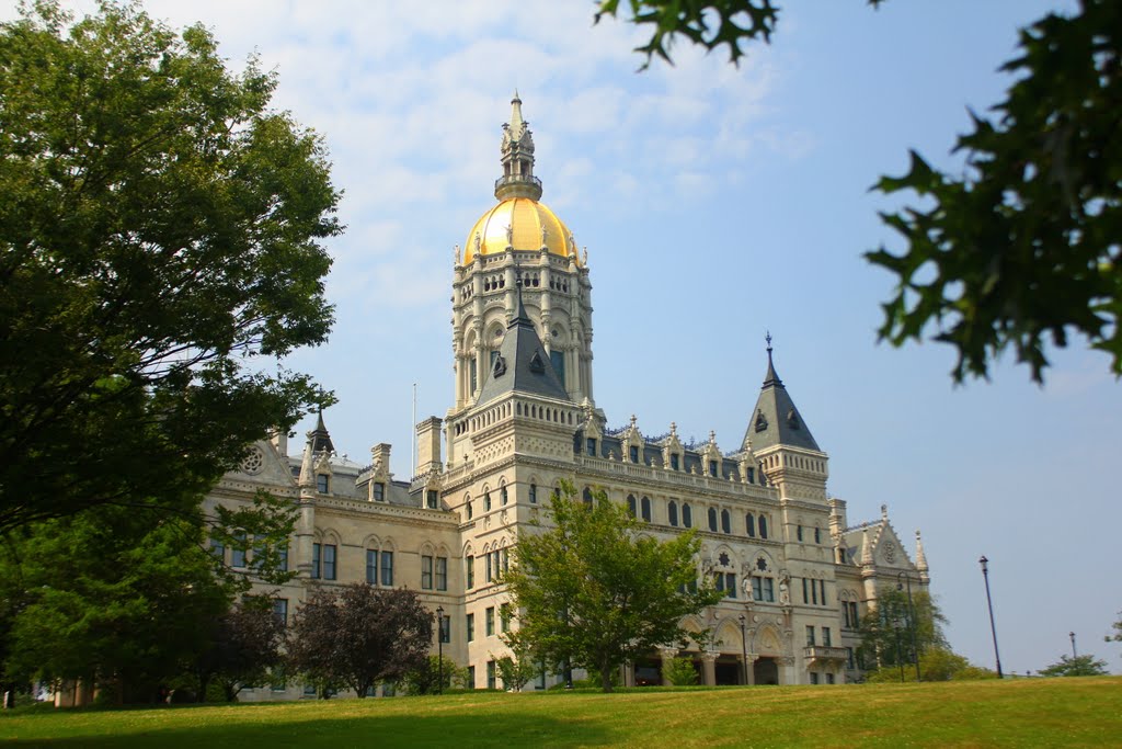 Connecticut State Capitol from Bushnell Park, Хартфорд