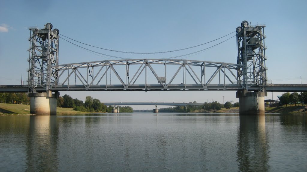 Gillis Long Bridge (Jackson Street) over Red River, Alexandria, LA, Александрия