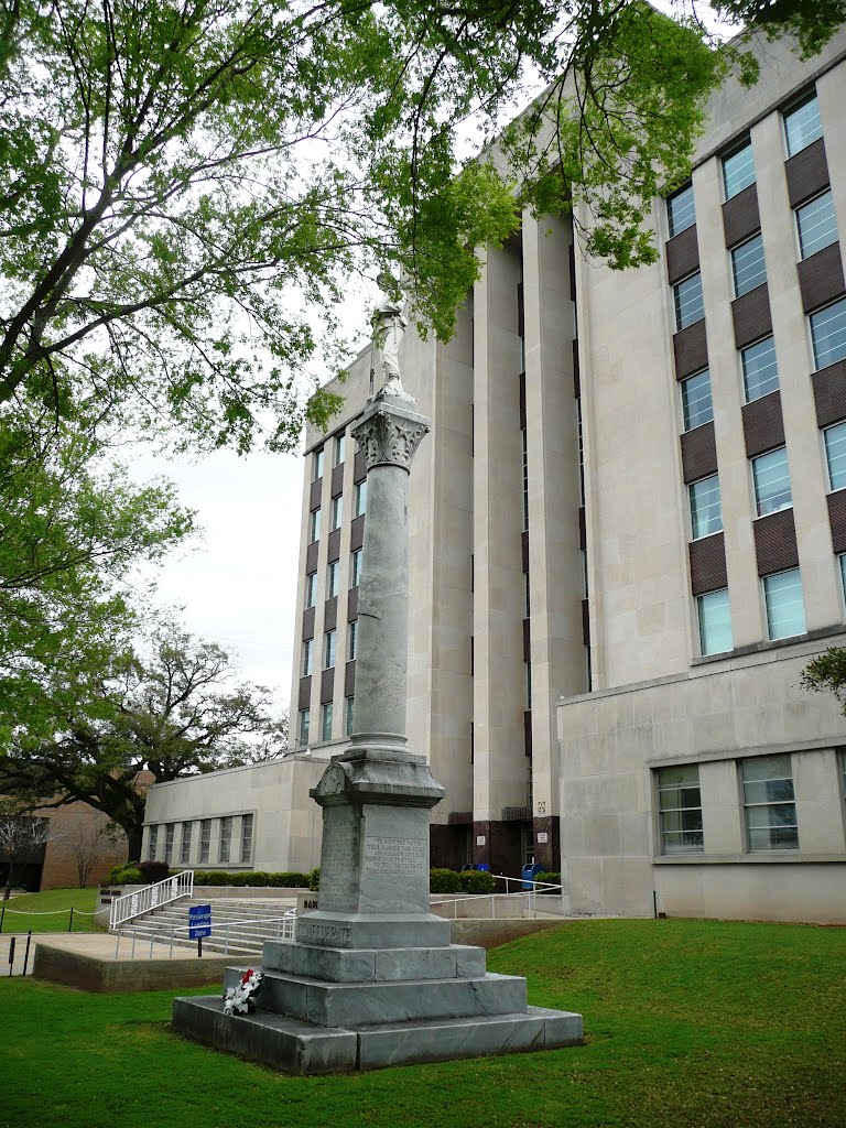 Rapides Parish Courthouse and Confederate Monument, Александрия