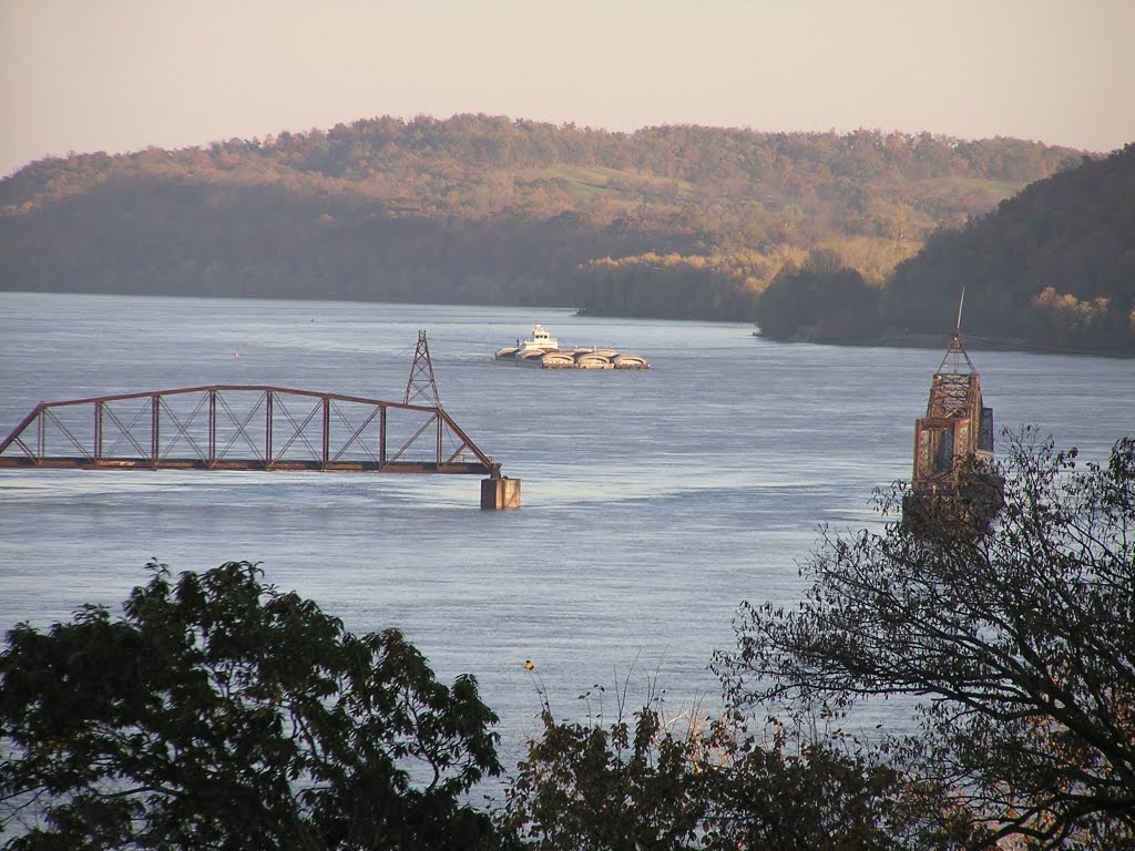 RR Swing Bridge Open for Passing Barge, Видалиа