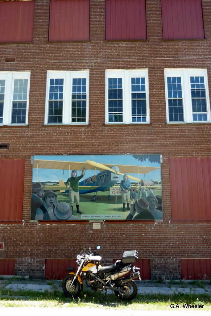 Mural of Charles Lindbergh., Де-Риддер