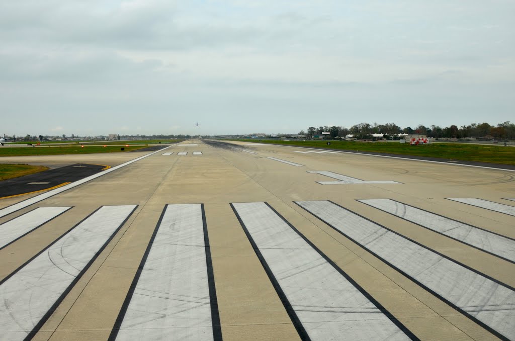 Runway at New Orleans International Airport, Кеннер