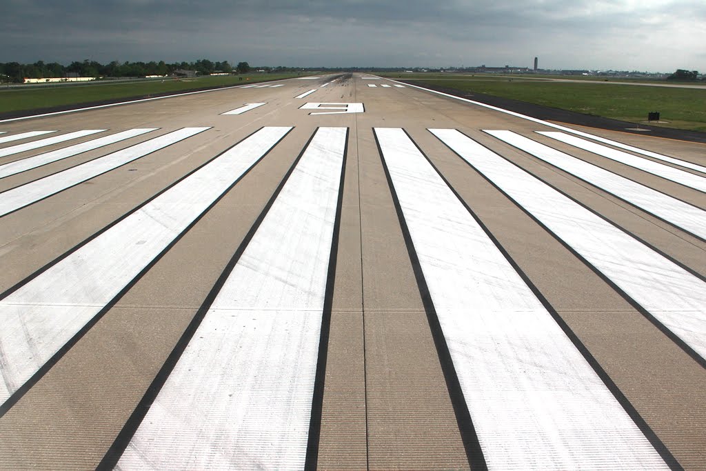 MSY / Louis Armstrong New Orleans International Airport - Runway, Кеннер