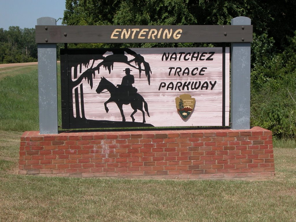 Entering the Natchez Trace Parkway Sign, Traceway Drive, Natchez, Mississippi, Клейтон