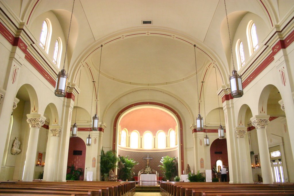 Interior:  St. Michael the Arcangel Roman Catholic Church, Краули