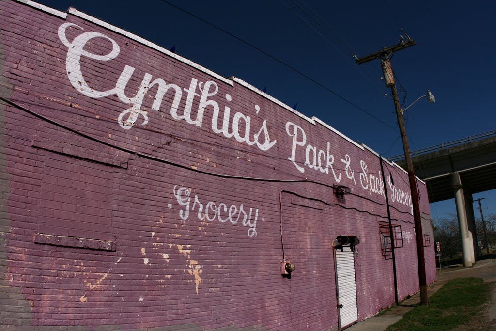Cynthias near Railroad Ave in Lake Charles, Лейк-Чарльз