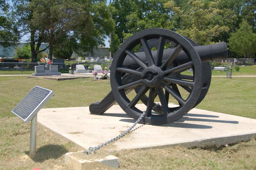Springfield Cemetery Cannon - Springfield, LA, Олбани