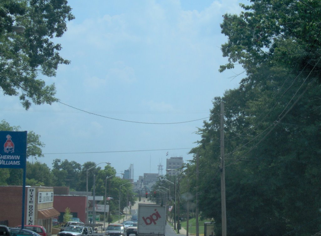 Pineville, Main St. & Downtown Alexandria in background, Пайнвилл