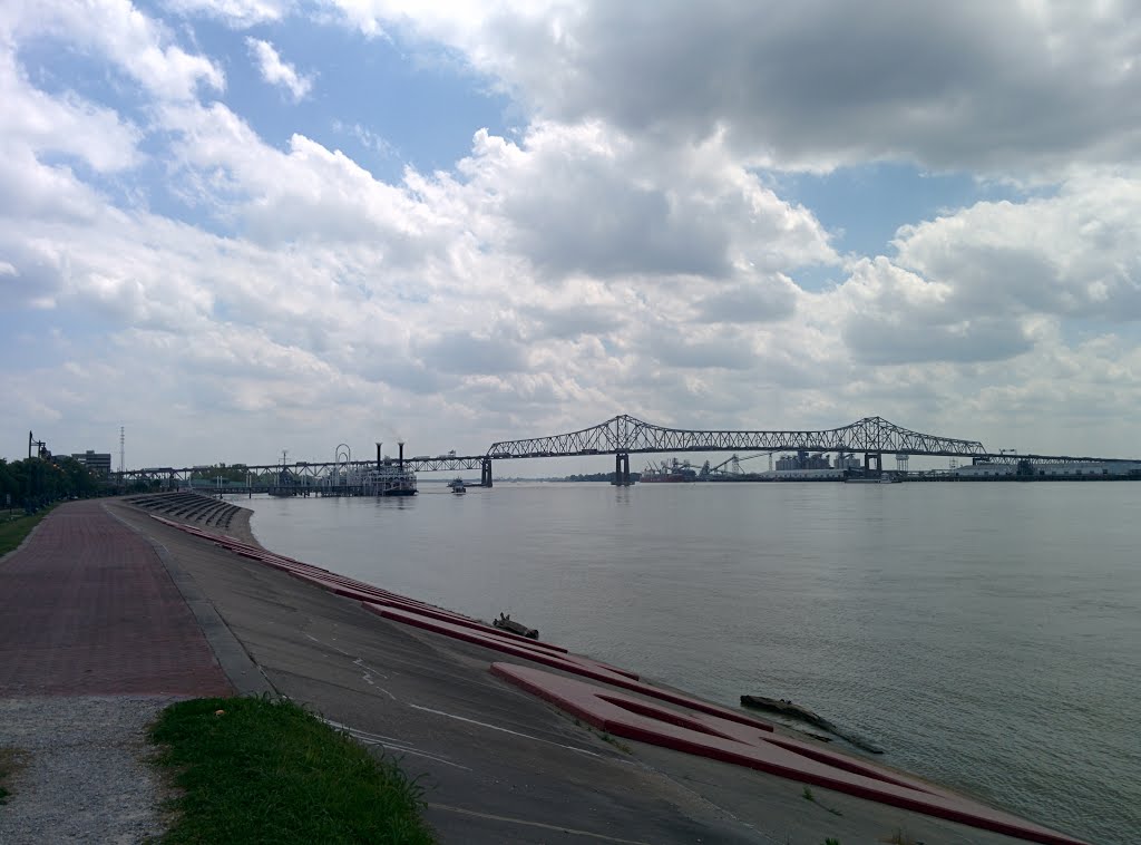 Baton Rouge Miss River Levee, Порт-Аллен