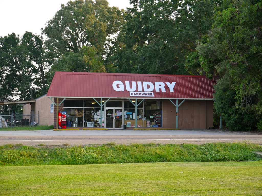 Dustys view of Guidry Hardware, Скотт