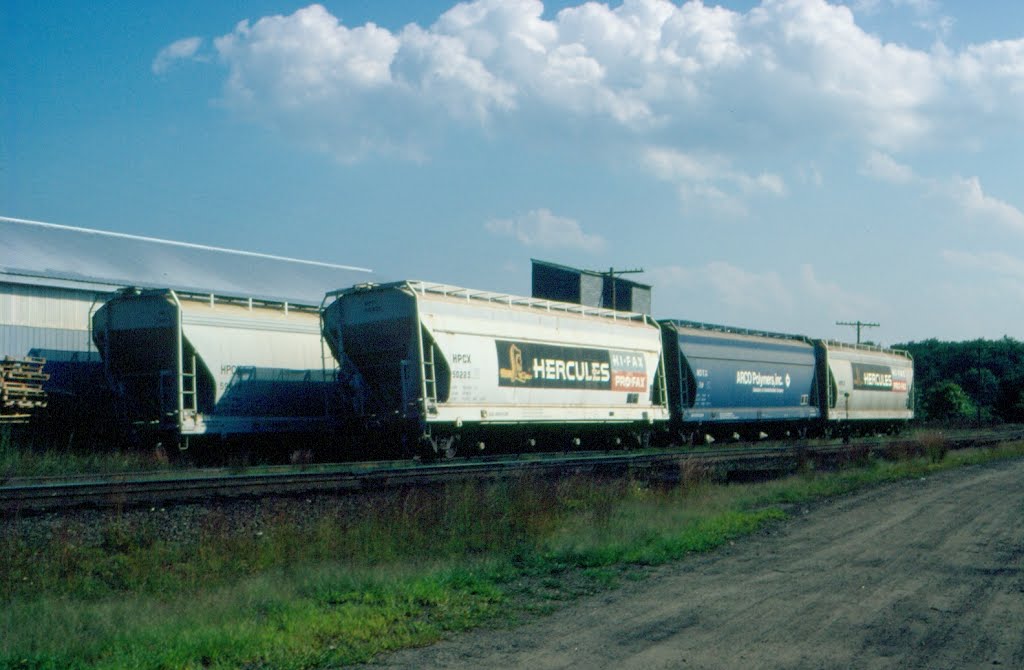 Covered Hoppers on a siding at Ayer, MA, Айер