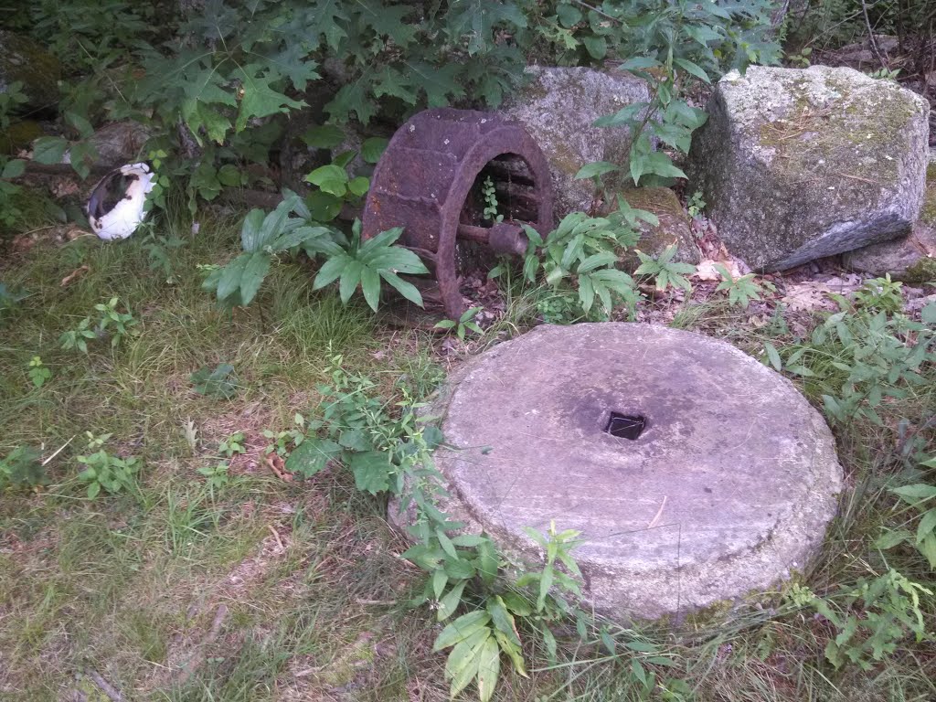 Mill turbine and millstone, Актон