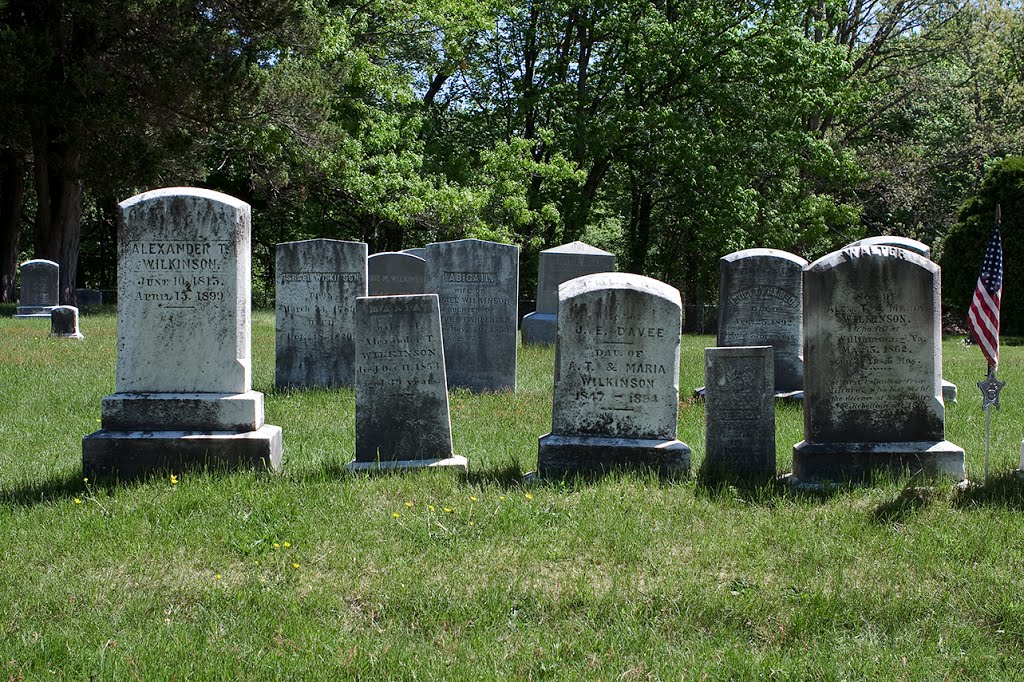 Gravestones in Vernon Grove Cemetery, Аттлеборо