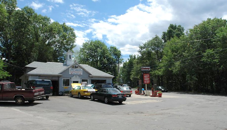 Brothers Colony Gas Station at the intersection of Concord Ave & Mill Street - Belmont, MA, Белмонт