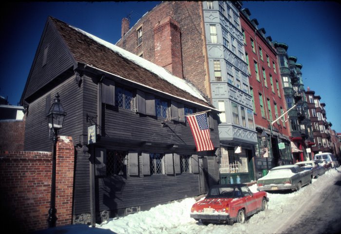 Paul Reveres House in January Snow, Бостон