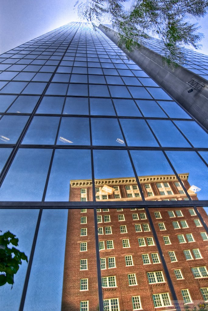 Highrise reflection in the John Hanckock Building, Бостон