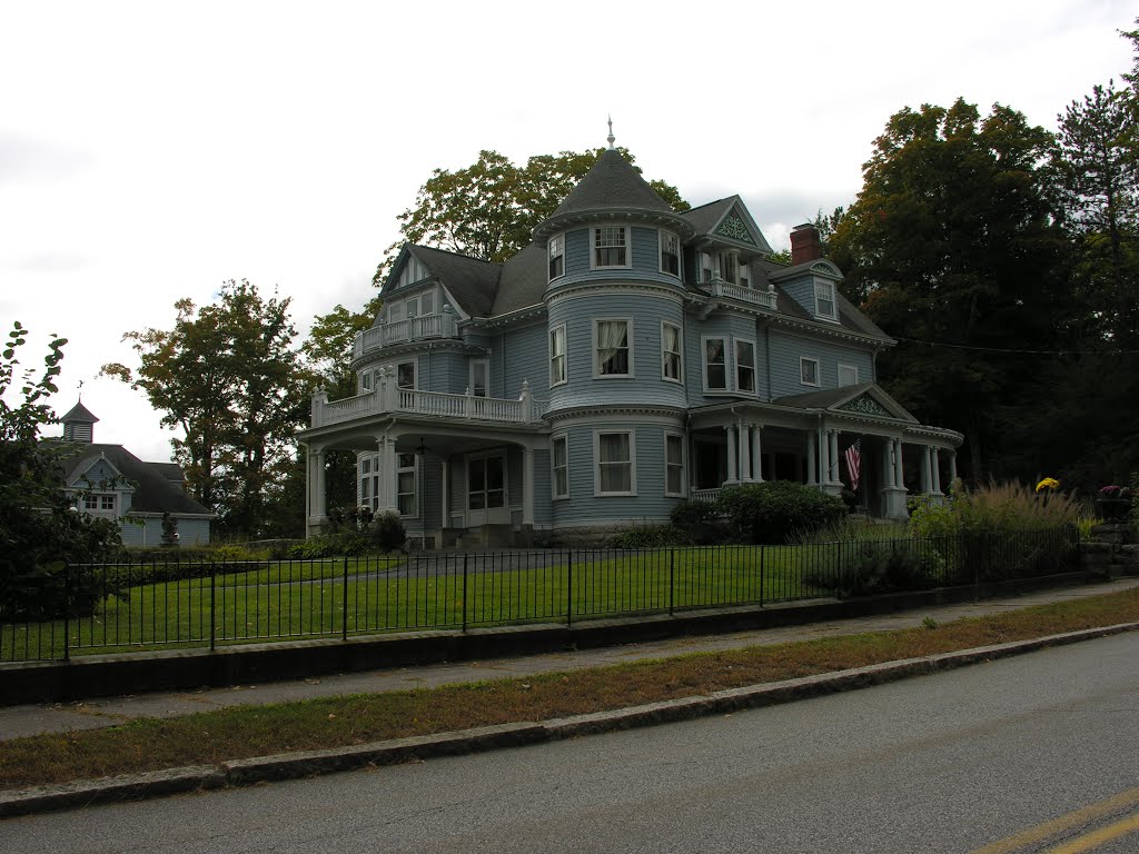 Queen Anne Style house, 1880s, Hopedale MA, Боурн