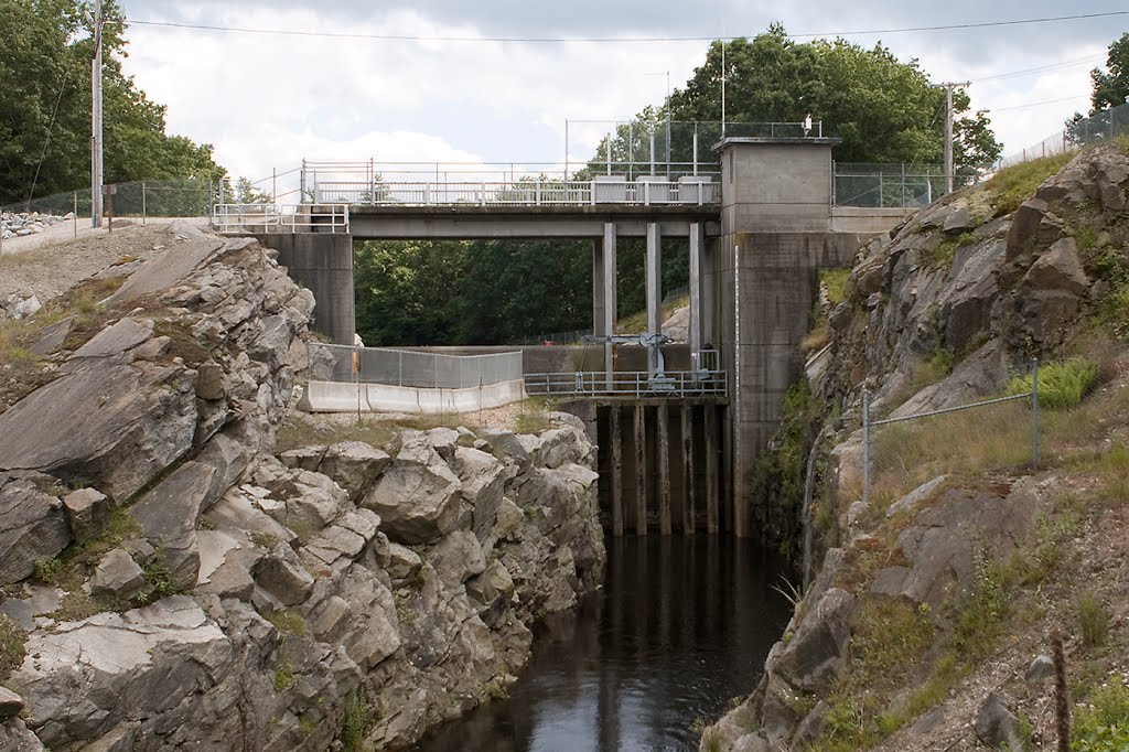 West Hill Dam Water Flow Control Station, Боурн