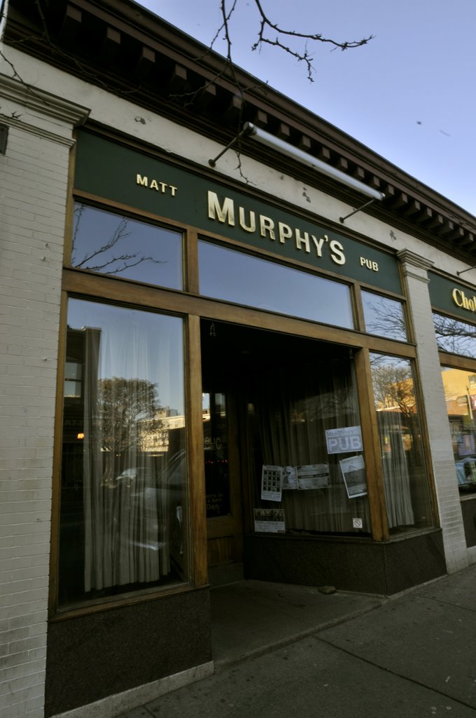 Matt Murphys pub Bookline ma. The only plastic paddy pub in Brookline. Public bathroom in the kitchen? Yum!, ask for a cab not a beer as they have no Guiness in this strip mall pub! It’s like a Pizzeria that does not sell pizza., Бруклин