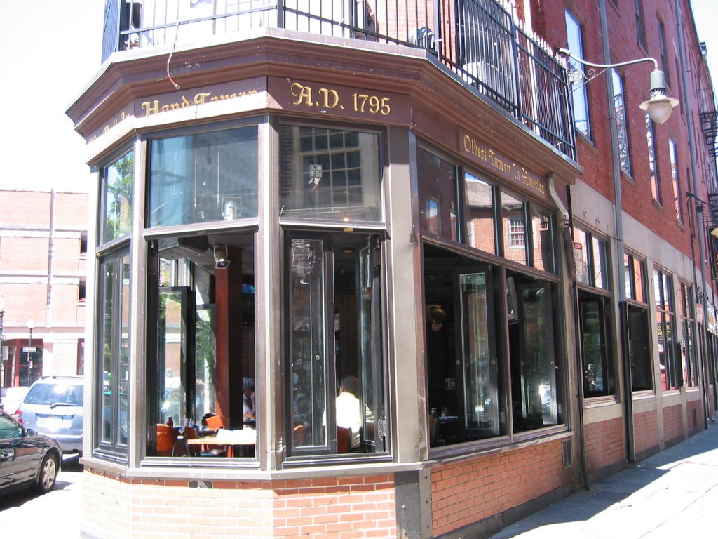 Bell in Hand Tavern (Oldest Tavern In USA), Boston, Вестон