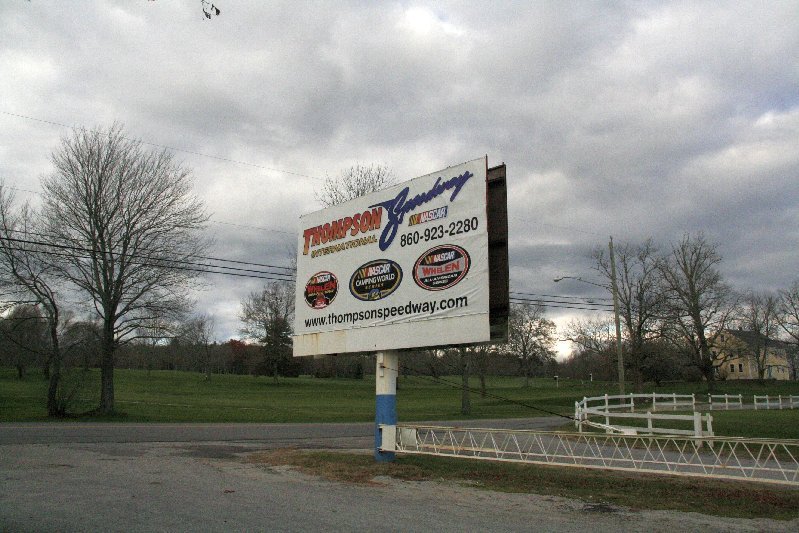 Thompson Speedway Entrance, Дадли
