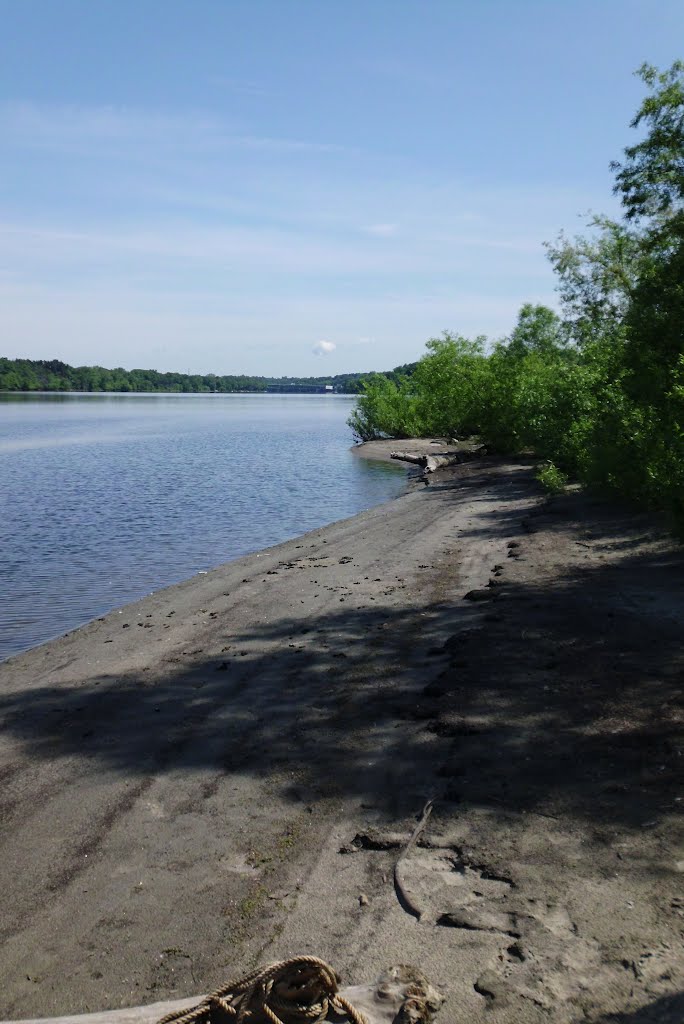view North  on the Ct. river in Agawam mass, Ист-Лонгмидоу