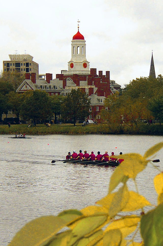 Harvard on Charles River, Кембридж