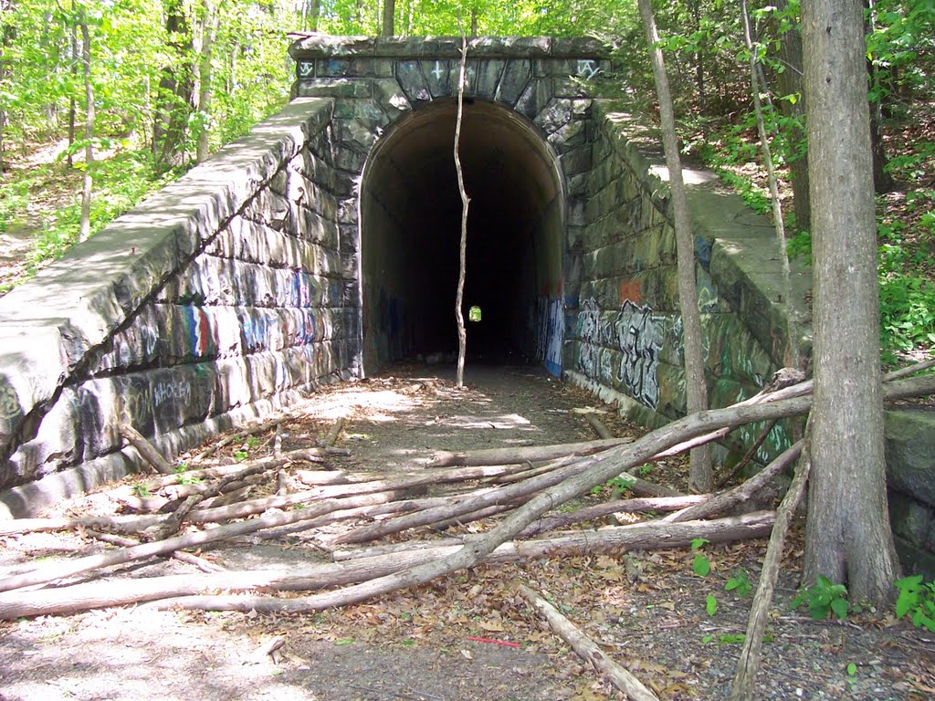 Clinton Rail Tunnel, Клинтон