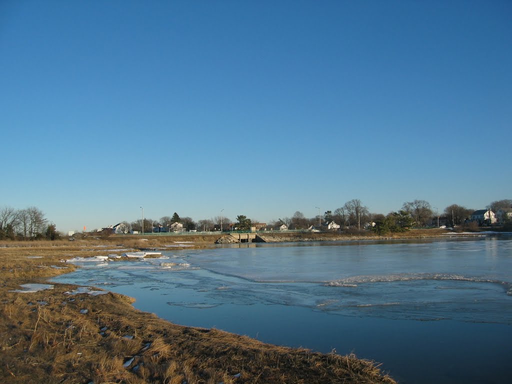 Icy waters of Blacks Creek, Куинси