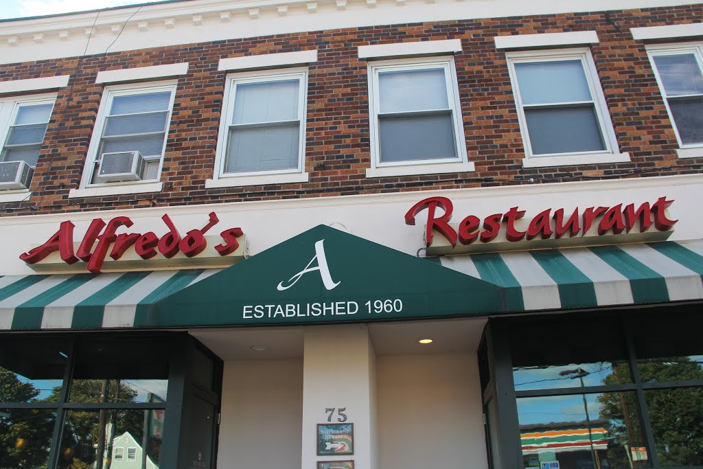 Alfredos Restaurant Sign (Quincy MA), Куинси