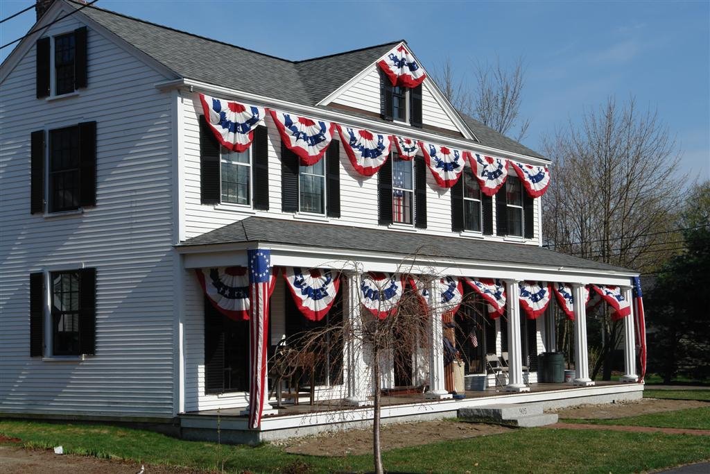 Patriotic House on Mass Ave - Lexington, MA, Лексингтон