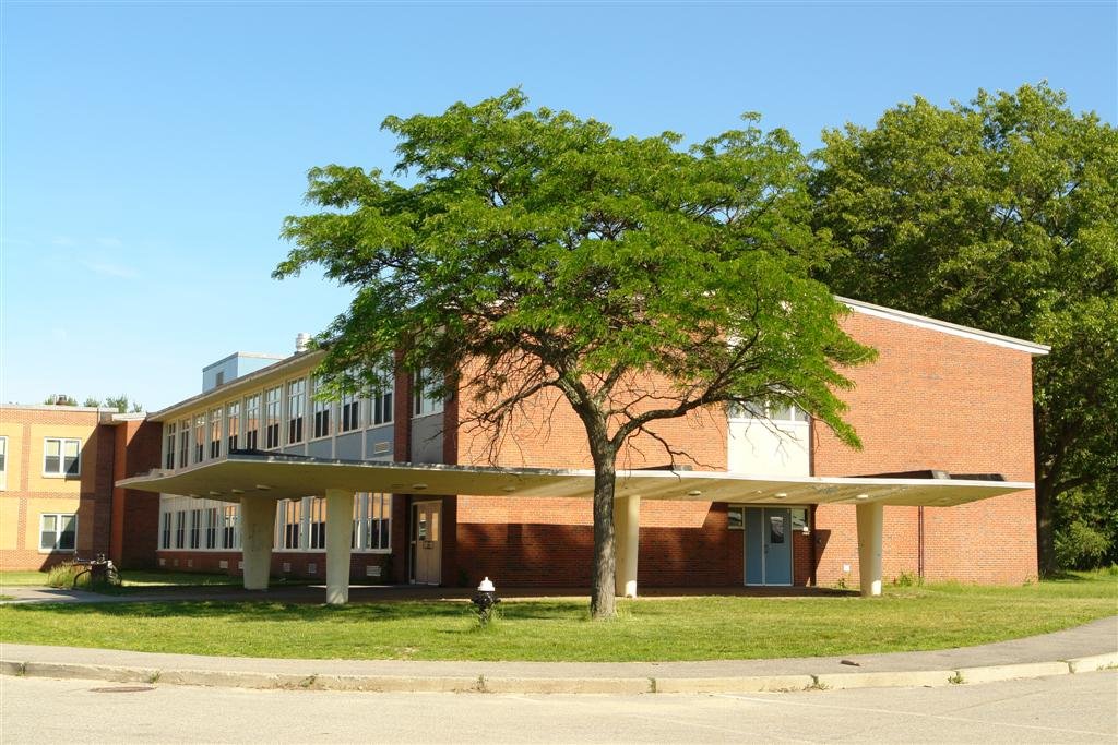 Diamond Junior High School - Lexington, MA, Лексингтон