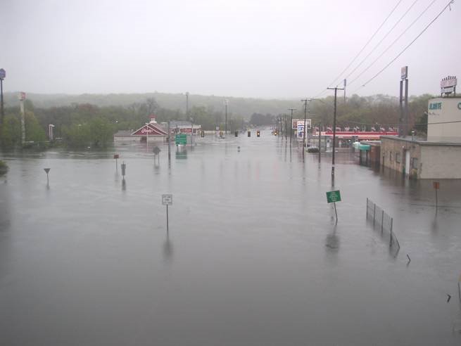Rt 114 from the 495 overpass, flood of 2006, Норт-Андовер