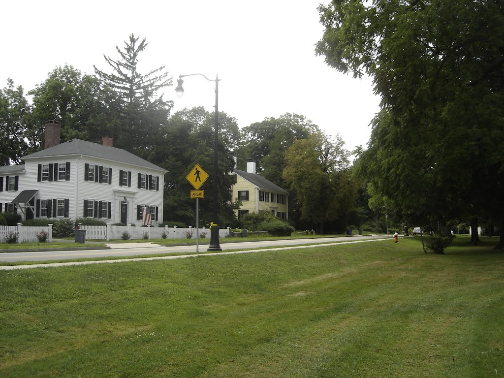 Colonial homes across from North Andover Common, Норт-Андовер