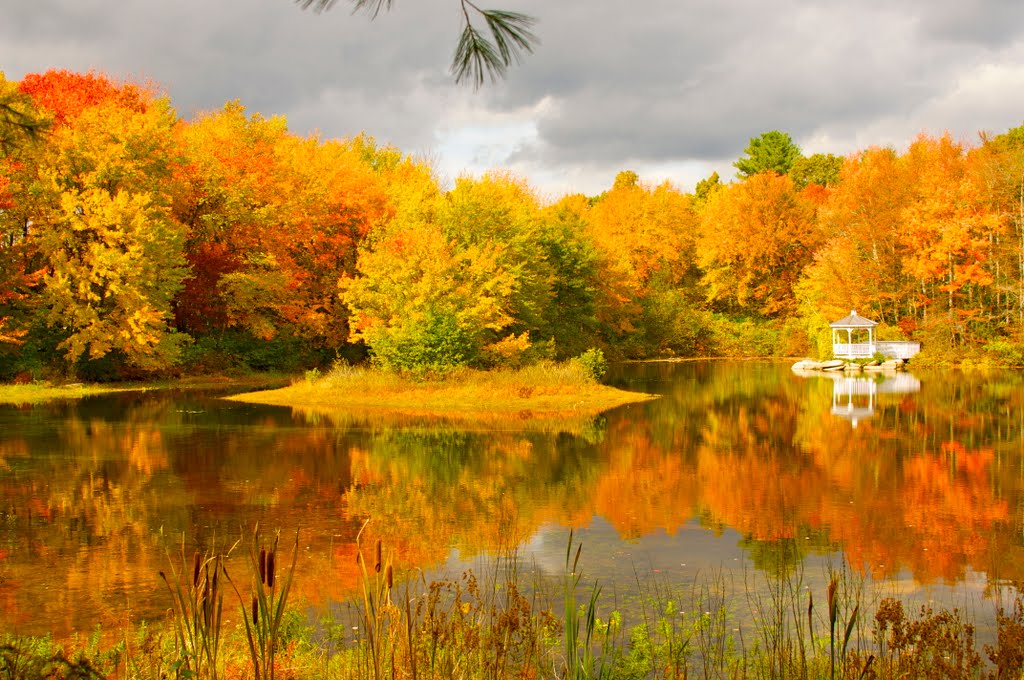 The Gazebo on Ice House Pond in Hopkinton, Рошдейл