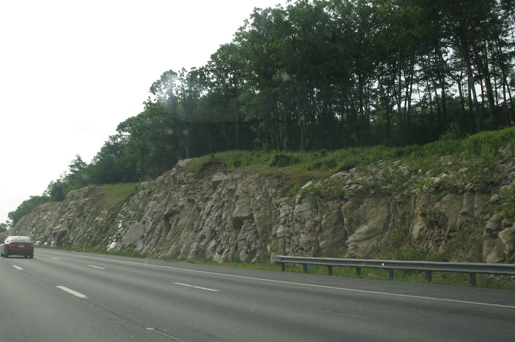 Rock cut near Nash Street, Саугус