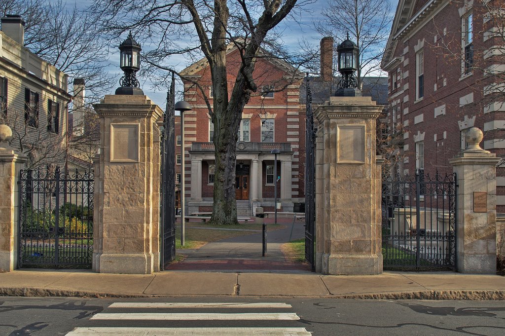 Gate to Harvard Campus, HDR-Image 12-2008, Сомервилл