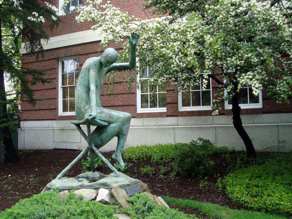 escultura en la universidad de HArvard, Сомервилл