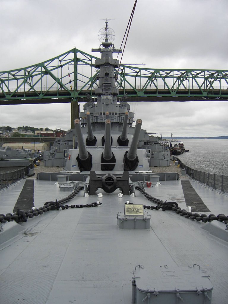 USS Massachusetts in the Battle Ship Cove Fall River, Фолл-Ривер