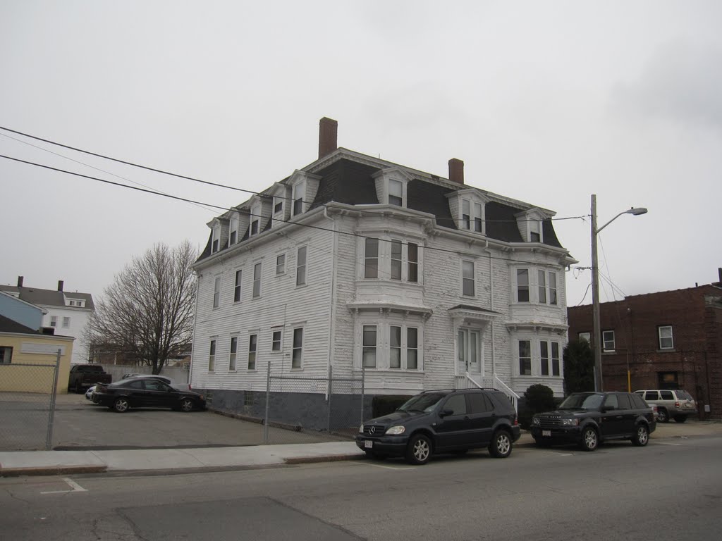 Fall River: Private Home on Rodman St., Фолл-Ривер