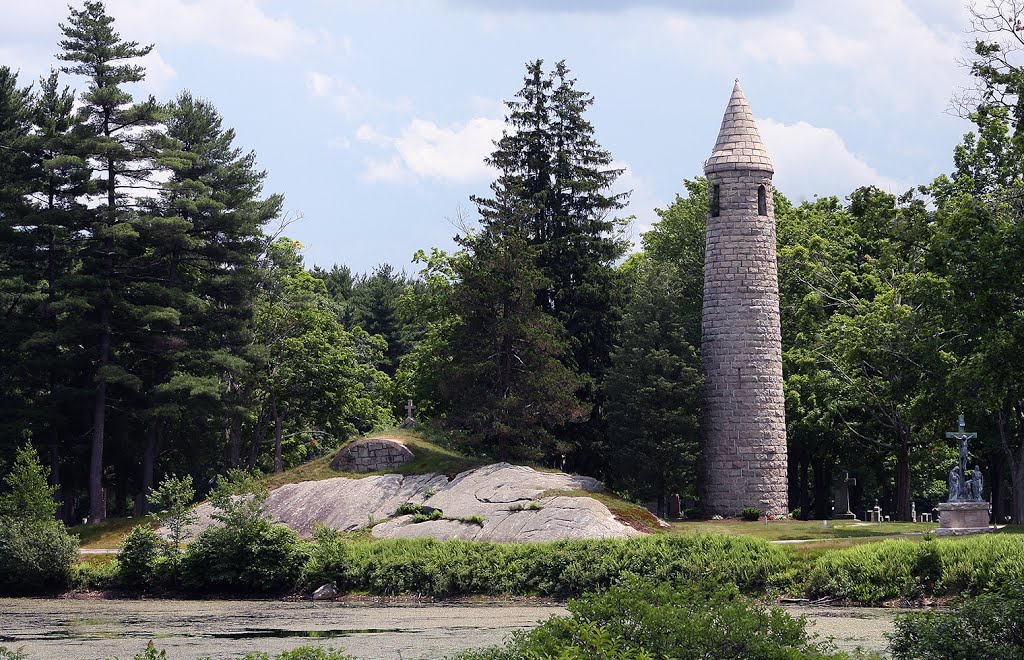 Irish Round Tower at St. Marys Cemetery in Milford, MA, Хаверхилл