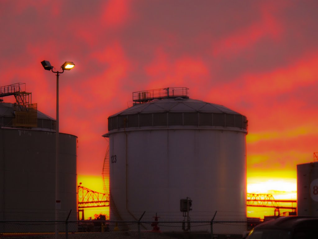 Oil tanks with Fire sky, Челси