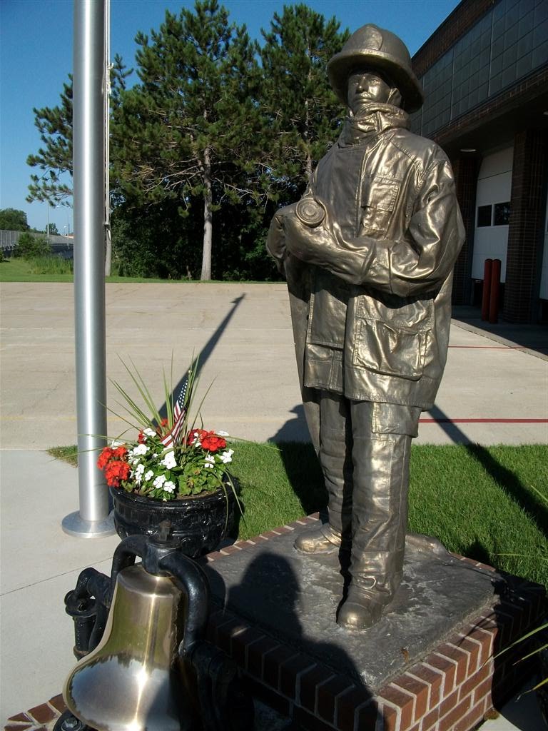 Fireman memorial, Brainerd, MN, Винона