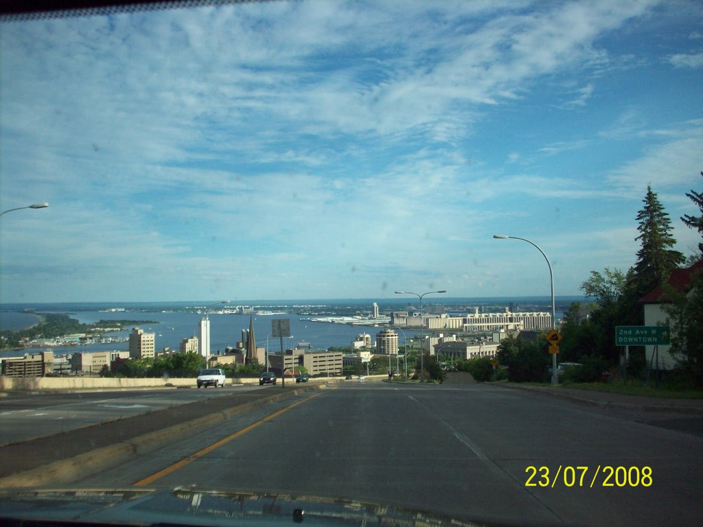 View of Duluth, Minnesota as you arrive on Miller Trunk Highway, Дулут