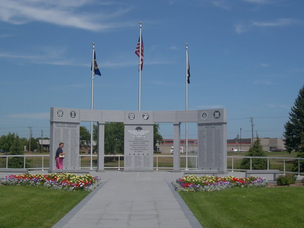 Veterans Memorial, Glen Haven Memorial Garden Cemetry,, Кристал