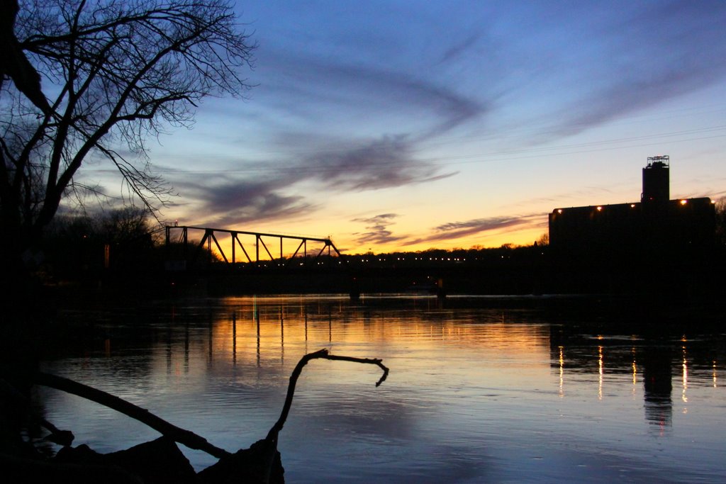 Sunset a the Omaha Swing Bridge, St. Paul, MN, Лилидейл