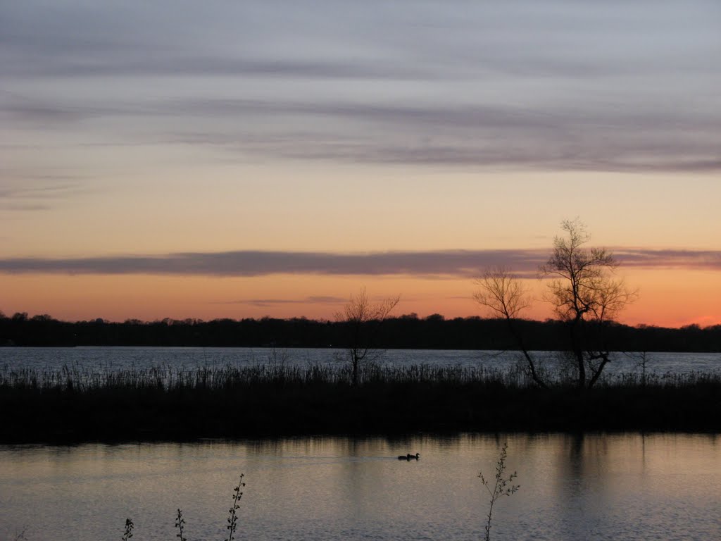 Apr 2007 - Plymouth, Minnesota. Pastel sunset at Medicine Lake., Медисин-Лейк