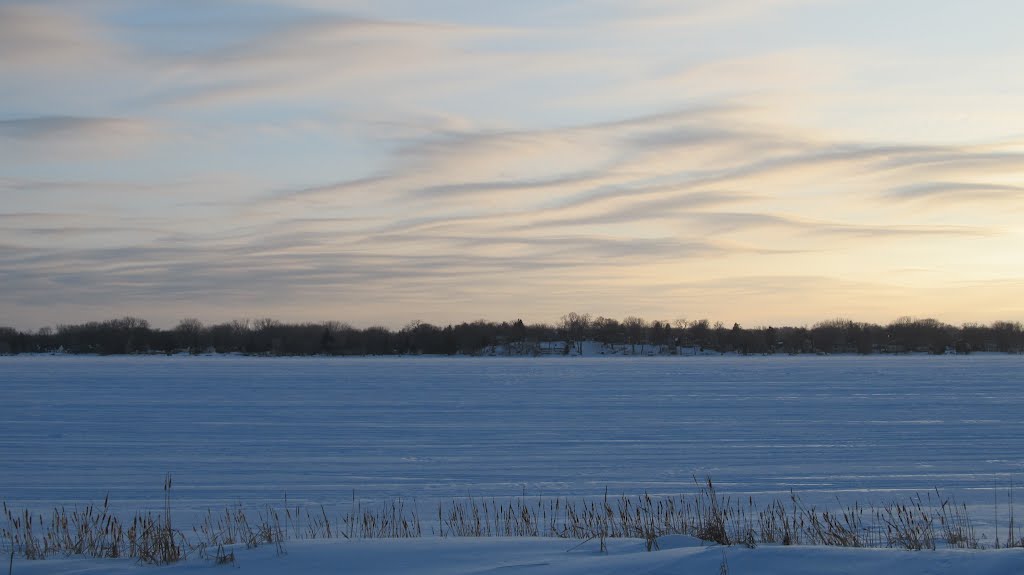 Mar 2011 - Plymouth, Minnesota. Wavy clouds over frozen Medicine Lake., Медисин-Лейк