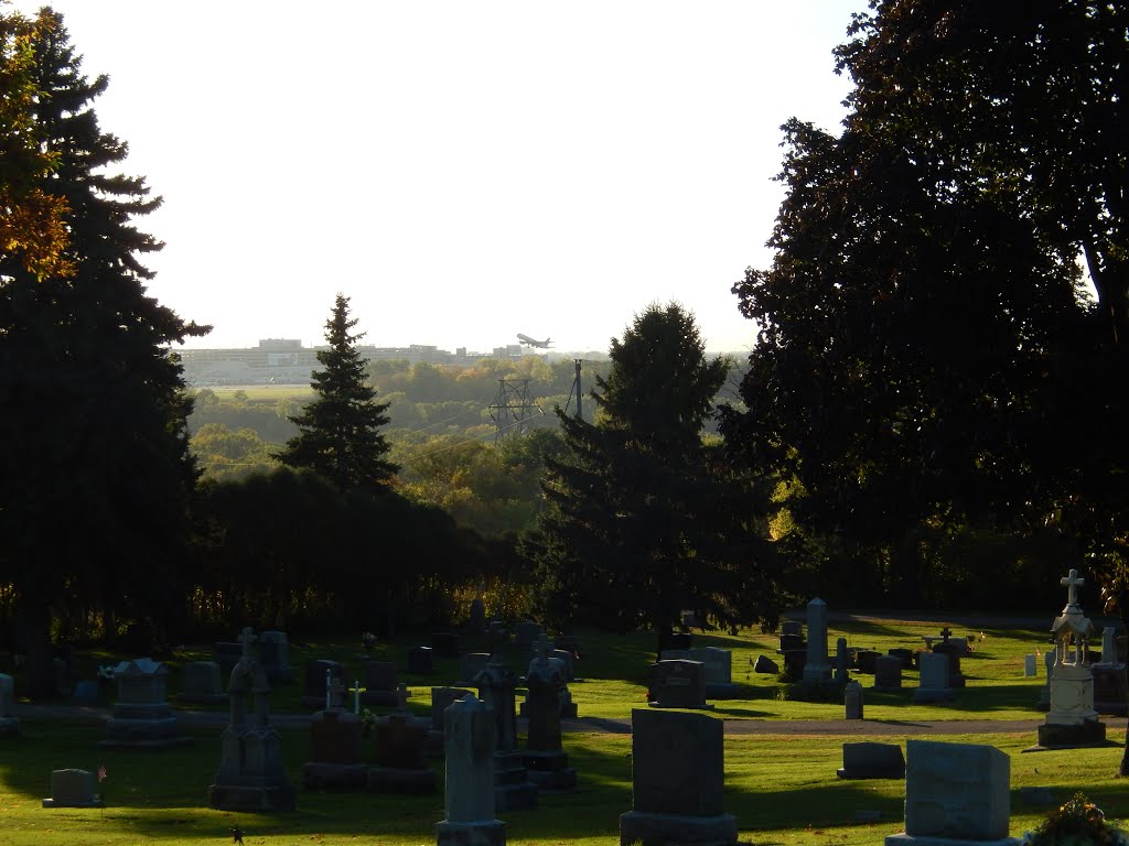 Historic St Peter Cemetery in Mendota, Мендота